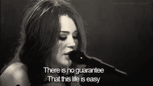 Miley Cyrus GIF. Liefde Artiesten Miley cyrus Gifs Vevo Zwart en wit Muziekvideo Wrecking ball Bangerz 