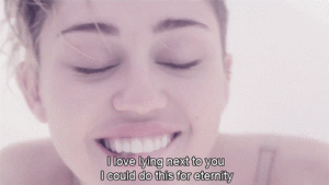 Miley Cyrus GIF. Artiesten Miley cyrus Gifs 2013 Ja Gelukkig Vieren Snl 
