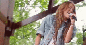 Miley Cyrus GIF. Artiesten Miley cyrus Gifs Wrecking ball Miley cyrus sloopkogel 