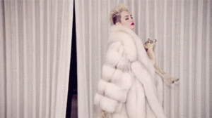 Miley Cyrus GIF. Artiesten Miley cyrus Gifs Wat Idgaf I dont care Idc Who cares 