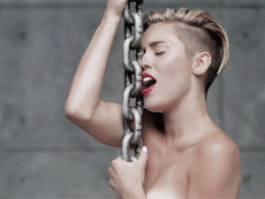 Miley Cyrus GIF. Artiesten Miley cyrus Gifs De mond vol tanden 