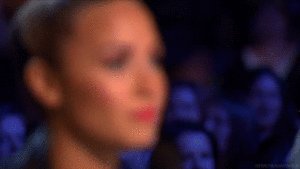 Miley Cyrus GIF. Artiesten Miley cyrus Gifs Fysica Wrecking ball Natuurkunde professor 