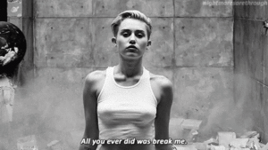Miley Cyrus GIF. Bang Artiesten Miley cyrus Gifs Geschokt Beschaamd Verlegen Bekentenis 