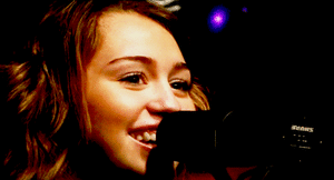 Miley Cyrus GIF. Artiesten Miley cyrus Gifs Reblog Diva Miley 23 Miley ray cyrus Orgulho 