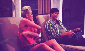 Miley Cyrus GIF. Artiesten Miley cyrus Gifs Vmas Vma 2013 Video music awards Video music awards 2013 
