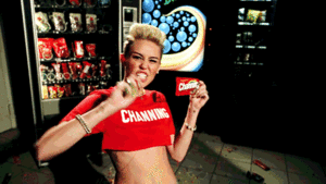 Miley Cyrus GIF. Muziek Artiesten Miley cyrus Gifs Miley Wrecking ball 