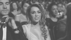 Hannah Montana GIF. Artiesten Hannah montana Miley cyrus Gifs Geschokt 