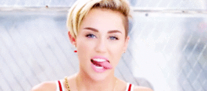 Miley Cyrus GIF. Artiesten Miley cyrus Gifs Knal Miley Cyrus 23 Nieuwe muziek video 