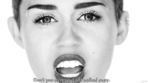 Miley Cyrus GIF. Huilen Artiesten Schattig Miley cyrus Gifs Wrecking ball 