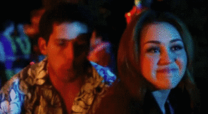 Miley Cyrus GIF. Huilen Artiesten Schattig Miley cyrus Gifs Wrecking ball 