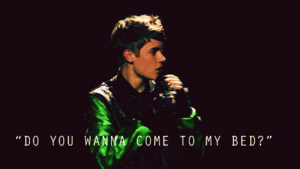 Miley Cyrus GIF. Huilen Artiesten Schattig Miley cyrus Gifs Wrecking ball 