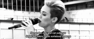 Miley Cyrus GIF. Artiesten Miley cyrus Roken Gifs Muziekvideo 23 Trending 