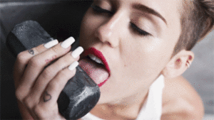 Miley Cyrus GIF. Muziek Artiesten Miley cyrus Tv Gifs Katje Ama American music awards Abc 