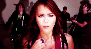 Miley Cyrus GIF. Artiesten Miley cyrus Gifs Wrecking ball 