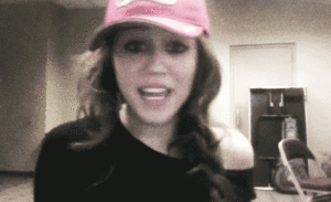 Miley Cyrus GIF. Artiesten Miley cyrus Gifs Wrecking ball 