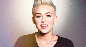Miley Cyrus GIF. Artiesten Hannah Miley cyrus Gifs Timelapse Miley Wrecking ball Leeftijd 