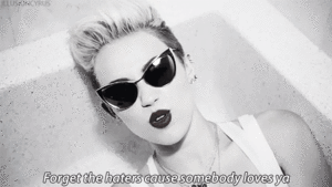 Miley Cyrus GIF. Artiesten Miley cyrus Gifs Reblog Volgen Wrecking ball Repost 