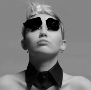 Miley Cyrus GIF. Artiesten Miley cyrus Gifs De mond vol tanden 
