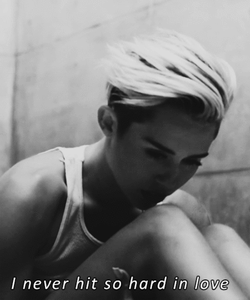 Miley Cyrus GIF. Artiesten Miley cyrus Gifs Wat Idgaf I dont care Idc Who cares 