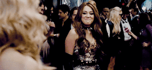 Miley Cyrus GIF. Artiesten Miley cyrus Gifs 2013 Ja Gelukkig Vieren Snl 