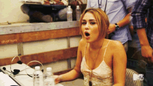 Miley Cyrus GIF. Beroemdheden Artiesten Miley cyrus Gifs Geschokt 