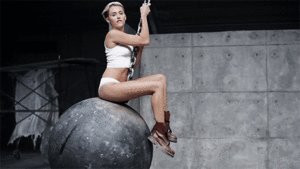 Miley Cyrus GIF. Artiesten Hannah Miley cyrus Gifs Timelapse Miley Wrecking ball Leeftijd 
