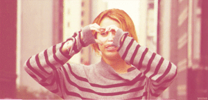 Miley Cyrus GIF. Huilen Artiesten Schattig Miley cyrus Gifs Wrecking ball 