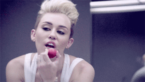 Miley Cyrus GIF. Liefde Artiesten Miley cyrus Gifs Reblog Diva Miley 23 Miley ray cyrus Orgulho 