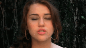 Miley Cyrus GIF. Muziek Beroemdheden Artiesten Britney spears Miley cyrus Gifs Miley Cyrus 