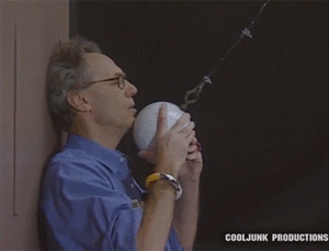 Miley Cyrus GIF. Artiesten Miley cyrus Gifs Fysica Wrecking ball Natuurkunde professor 