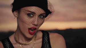 Miley Cyrus GIF. Artiesten Miley cyrus Gifs 2013 Ja Gelukkig Vieren Snl 