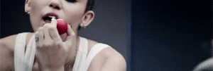 Miley Cyrus GIF. Artiesten Miley cyrus Gifs De mond vol tanden 