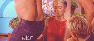 Miley Cyrus GIF. Artiesten Miley cyrus Gifs Wrecking ball 