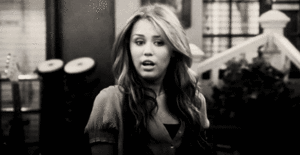 Miley Cyrus GIF. Boos Artiesten Miley cyrus Dronken Gifs  Gek 
