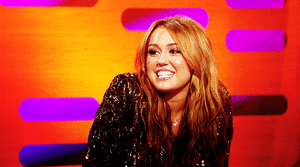 Miley Cyrus GIF. Artiesten Miley cyrus Gifs Glimlach Onhandig 