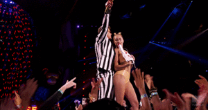 Miley Cyrus GIF. Artiesten Miley cyrus Gifs Vmas Vma 2013 Video music awards Video music awards 2013 