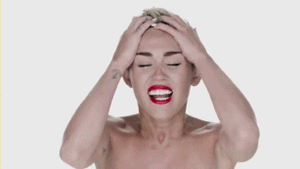 Miley Cyrus GIF. Artiesten Miley cyrus Gifs Wrecking ball Miley cyrus sloopkogel 