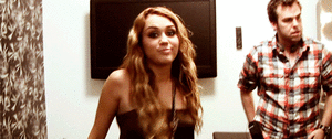 Miley Cyrus GIF. Artiesten Miley cyrus Gifs Fysica Wrecking ball Natuurkunde professor 