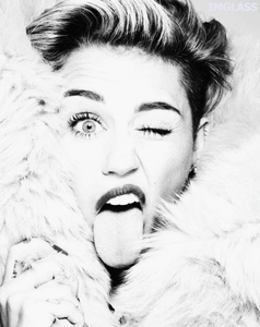 Miley Cyrus GIF. Bang Artiesten Miley cyrus Gifs Geschokt Beschaamd Verlegen Bekentenis 