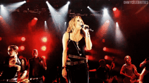 Miley Cyrus GIF. Liefde Artiesten Schattig Miley cyrus Gifs Wrecking ball 