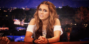 Miley Cyrus GIF. Artiesten Miley cyrus Gifs Wrecking ball Miley cyrus sloopkogel 