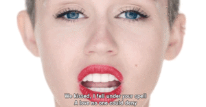 Miley Cyrus GIF. Muziek Beroemdheden Artiesten Britney spears Miley cyrus Gifs Miley Cyrus 