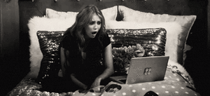 Miley Cyrus GIF. Boos Artiesten Miley cyrus Dronken Gifs  Gek 