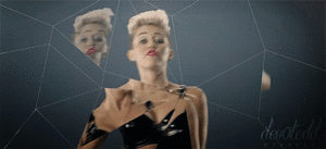 Miley Cyrus GIF. Artiesten Miley cyrus Tong Gifs 2013 Griezelig Likken Vreemd Snl 