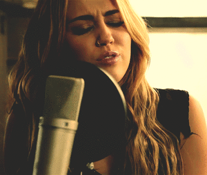 Miley Cyrus GIF. Artiesten Miley cyrus Gifs Hi Hooi 
