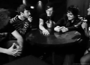 My Chemical Romance GIF. Spinnen Artiesten My chemical romance Gifs Gerard manier 