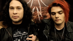 My Chemical Romance GIF. Artiesten My chemical romance Gifs Gerard manier Mikey manier 