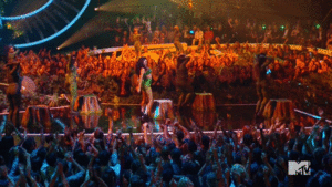 Nicki Minaj GIF. Artiesten Beyonce Hallo Gifs Nicki minaj Golvend He 