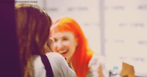 Paramore GIF. Artiesten Paramore 3d Gifs Hayley williams Taylor york Jeremy davis 