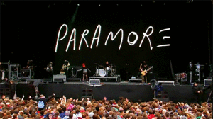 Paramore GIF. Artiesten Paramore Gifs Mislukken High five 2007 Hayley williams Jeremy davis Warped tour Josh far 